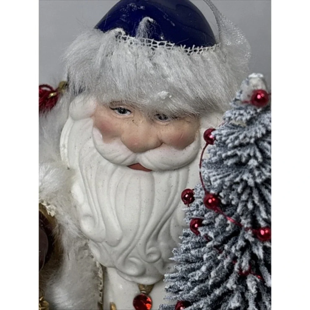 2018 Hallmark Keepsake Old World Santa Porcelain Premium‎ Ornament